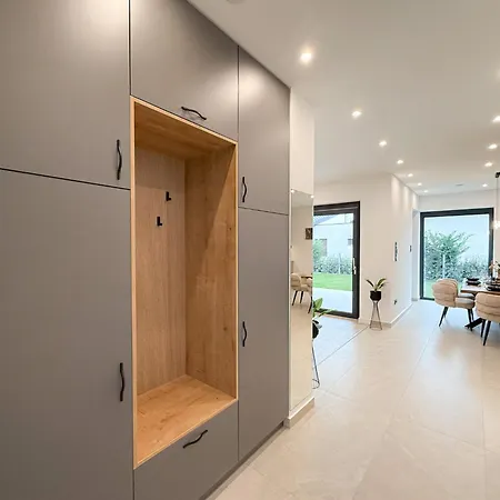 Premium Smart Residential Park House Vila Velence