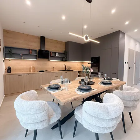 Premium Smart Residential Park House Vila Velence