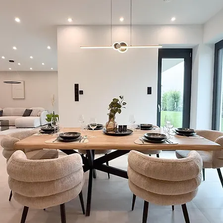 Premium Smart Residential Park House Vila Velence